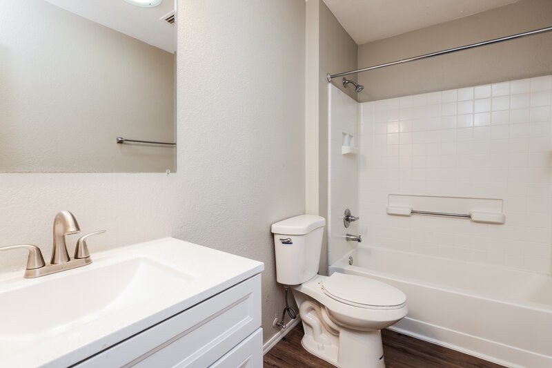 1,700/Mo, 5243 S Via Laguna Blanca Tucson, AZ 85706 Bathroom View