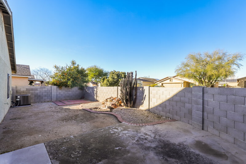 1,700/Mo, 5243 S Via Laguna Blanca Tucson, AZ 85706 Rear View