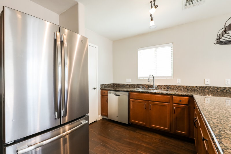 1,895/Mo, 7655 W Tight Line Dr Tucson, AZ 85757 Kitchen View 2