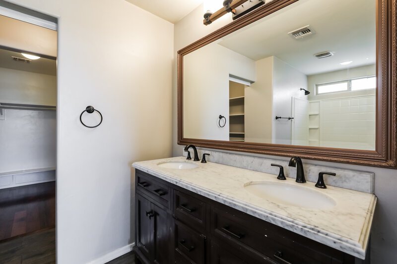 1,895/Mo, 7655 W Tight Line Dr Tucson, AZ 85757 Bathroom View