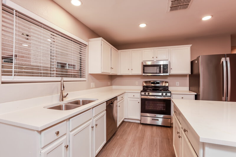 1,905/Mo, 3787 E Bright View St Tucson, AZ 85706 Kitchen View