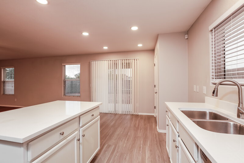 1,905/Mo, 3787 E Bright View St Tucson, AZ 85706 Kitchen View 2