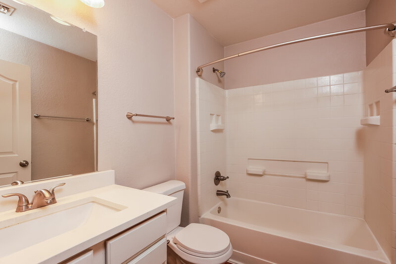 1,905/Mo, 3787 E Bright View St Tucson, AZ 85706 Main Bathroom View