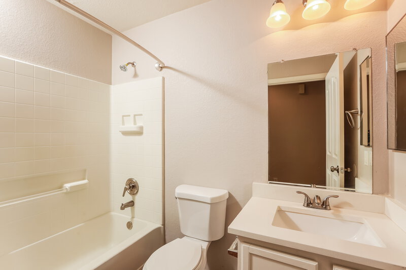 1,905/Mo, 3787 E Bright View St Tucson, AZ 85706 Bathroom View 2