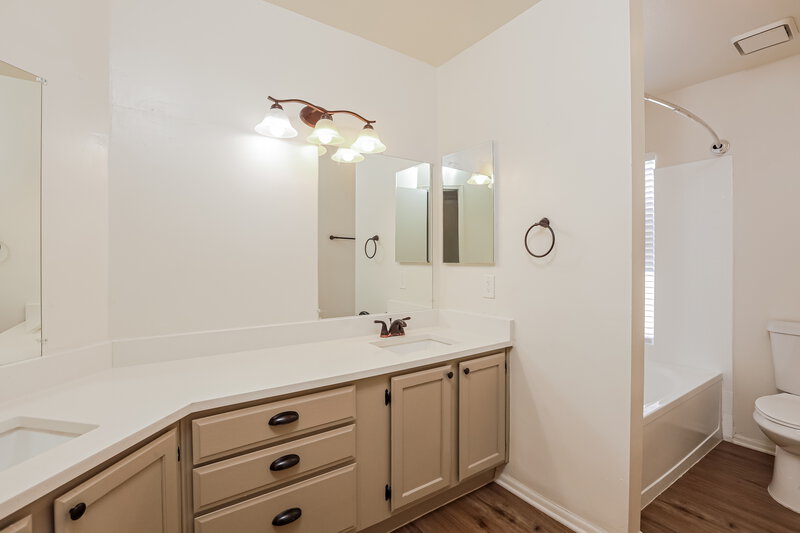 1,855/Mo, 10231 Calle Del Este Tucson, AZ 85748 Main Bathroom View 2