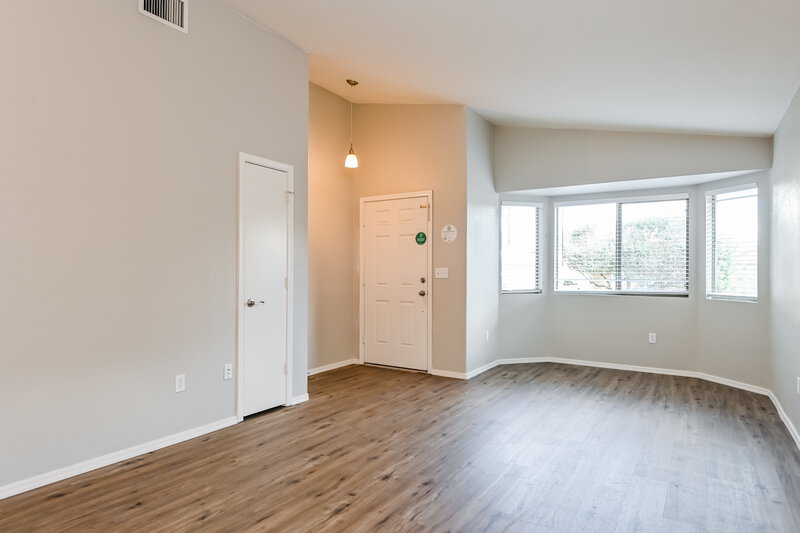 2,000/Mo, 10354 E Ravenswood St Tucson, AZ 85747 Living Room View