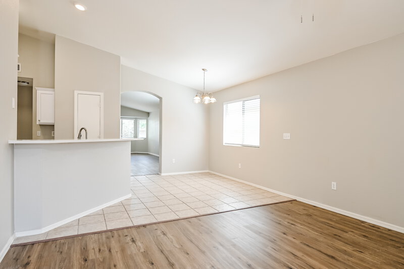 2,000/Mo, 10354 E Ravenswood St Tucson, AZ 85747 Living Room View 3