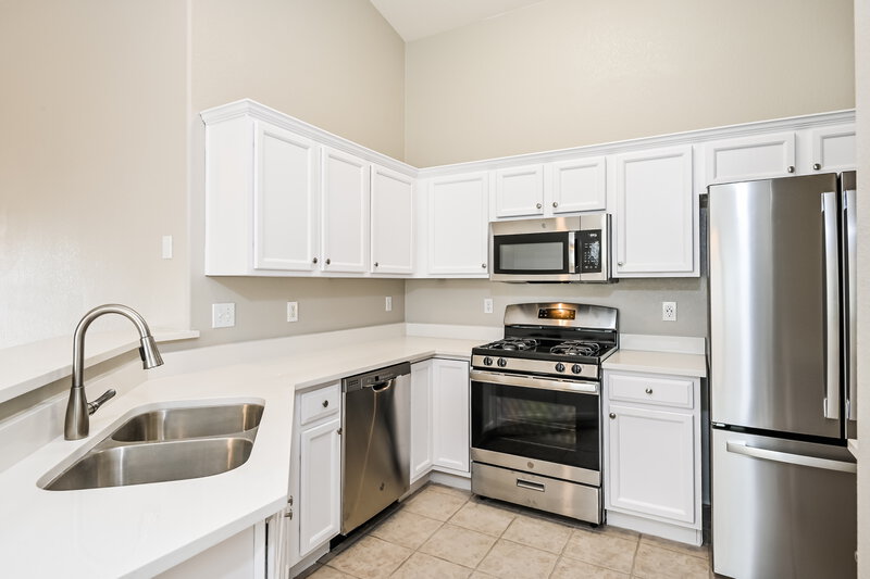 2,000/Mo, 10354 E Ravenswood St Tucson, AZ 85747 Kitchen View 2