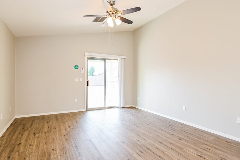 2,000/Mo, 10354 E Ravenswood St Tucson, AZ 85747 Family Room View