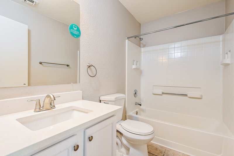 2,000/Mo, 10354 E Ravenswood St Tucson, AZ 85747 Bathroom View 2