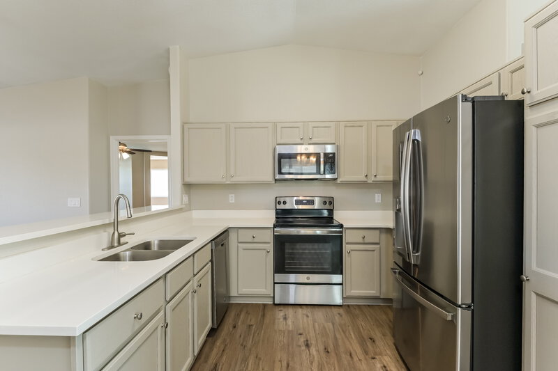 2,035/Mo, 10029 E Moonstruck Way Tucson, AZ 85747 Kitchen View