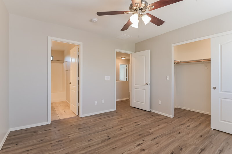 1,985/Mo, 664 W Amber Sun Dr Green Valley, AZ 85614 Main Bedroom View
