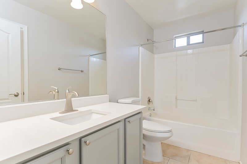 1,985/Mo, 664 W Amber Sun Dr Green Valley, AZ 85614 Bathroom View
