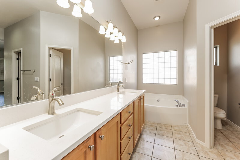 1,835/Mo, 5560 W Crystal Rain Pl Tucson, AZ 85735 Main Bathroom View