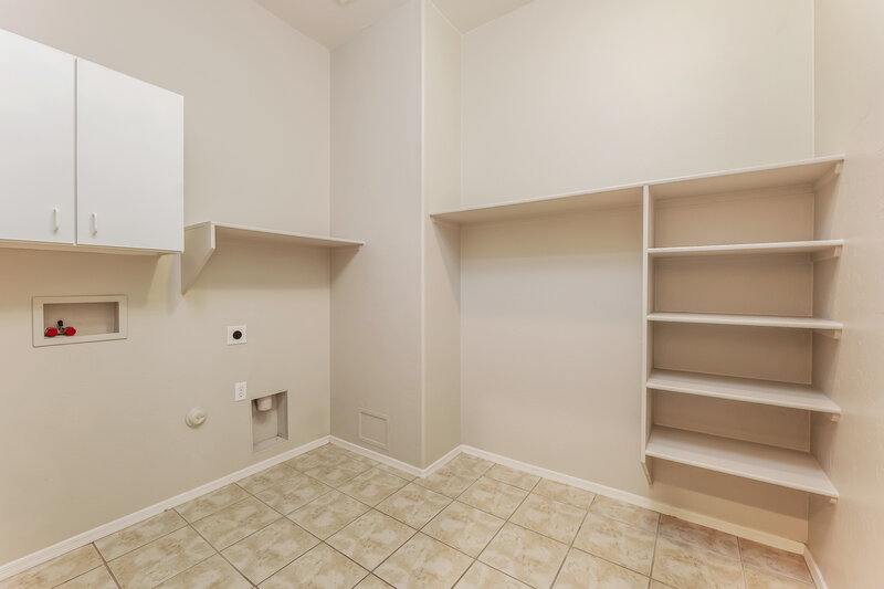 1,835/Mo, 5560 W Crystal Rain Pl Tucson, AZ 85735 Laundry Room View
