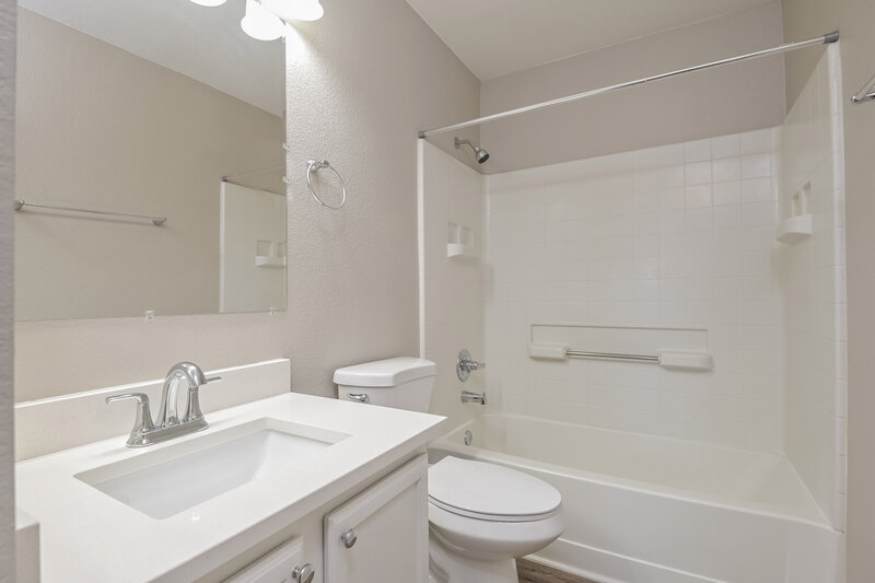 1,860/Mo, 4298 E Wading Pond Dr Tucson, AZ 85712 Bathroom View
