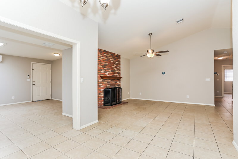 2,070/Mo, 3101 W Calle de la Bajada Tucson, AZ 85746 Living Room View 2