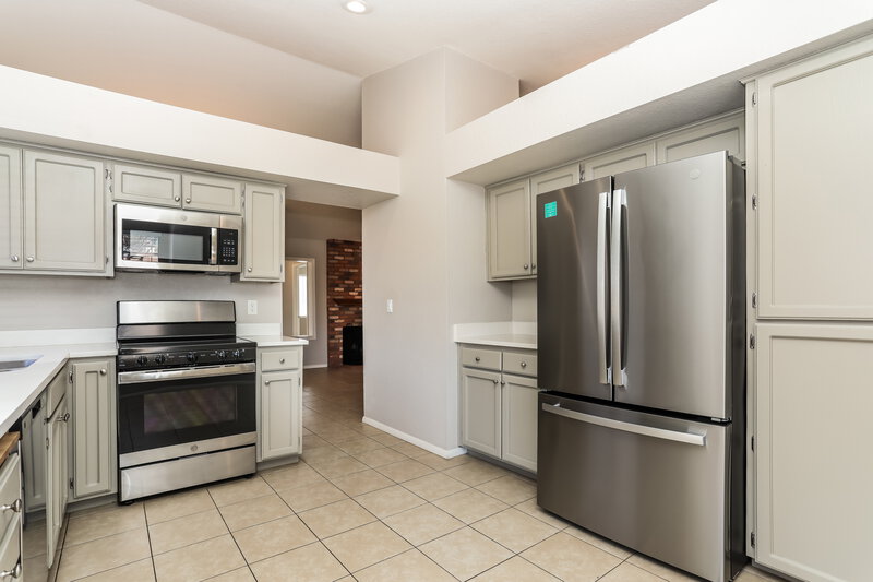 2,070/Mo, 3101 W Calle de la Bajada Tucson, AZ 85746 Kitchen View