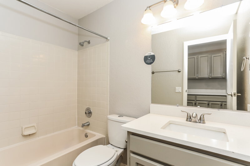 2,070/Mo, 3101 W Calle de la Bajada Tucson, AZ 85746 Bathroom View