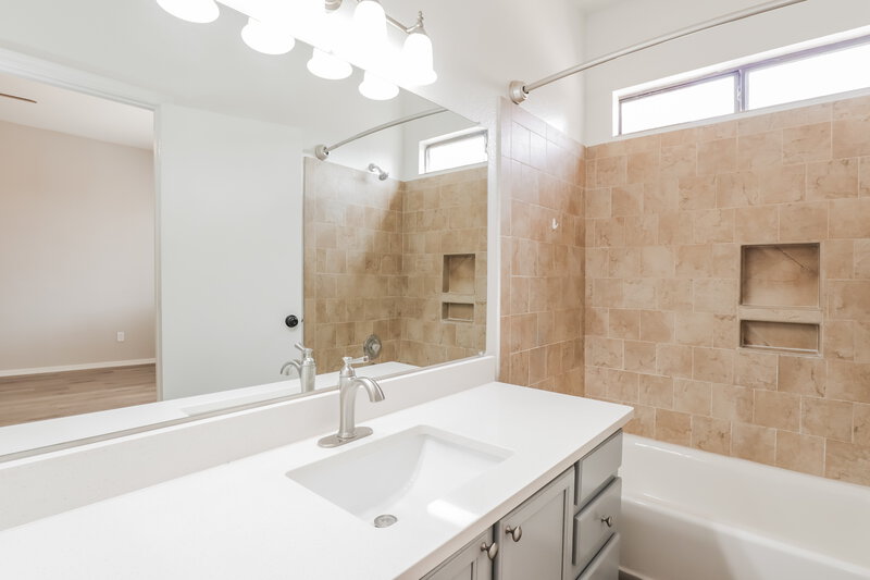 1,740/Mo, 7818 S Castle Bay St Tucson, AZ 85747 Main Bathroom View