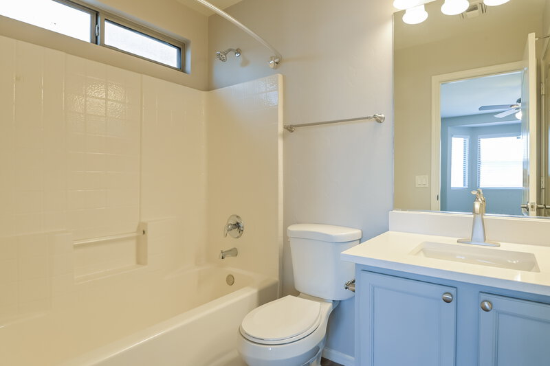 1,750/Mo, 18461 S Copper Point Dr Green Valley, AZ 85614 Main Bathroom View
