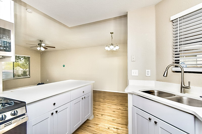1,870/Mo, 5493 S Via Guayaquil Tucson, AZ 85706 Kitchen View 3