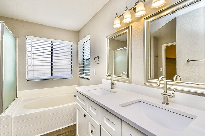 1,870/Mo, 5493 S Via Guayaquil Tucson, AZ 85706 Main Bathroom View