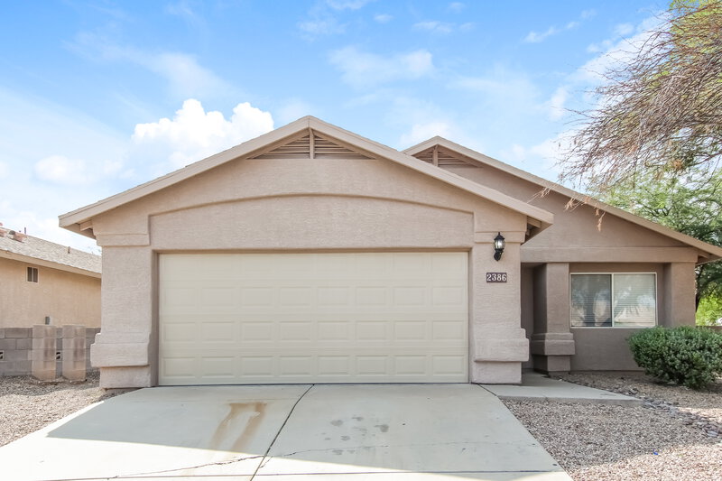 2,055/Mo, 2386 S Saint Thomas Aquinas Dr Tucson, AZ 85713 External View