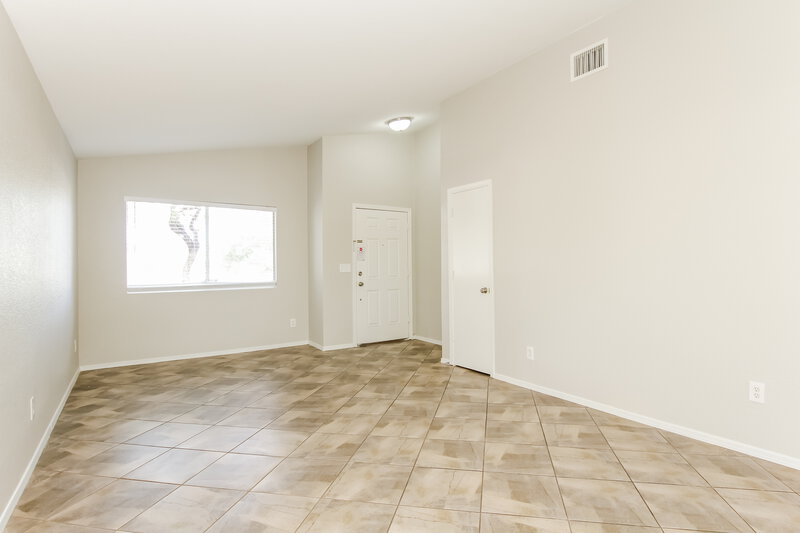 2,055/Mo, 2386 S Saint Thomas Aquinas Dr Tucson, AZ 85713 Living Room View 4