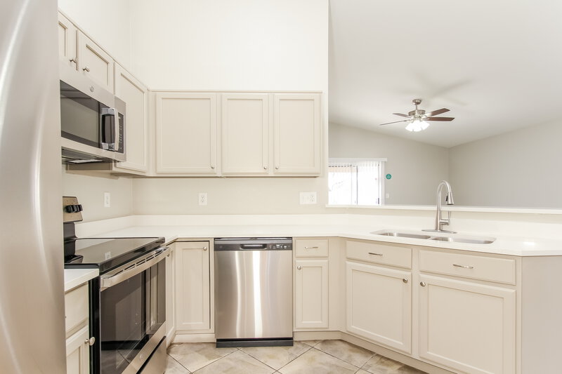 2,055/Mo, 2386 S Saint Thomas Aquinas Dr Tucson, AZ 85713 Kitchen View