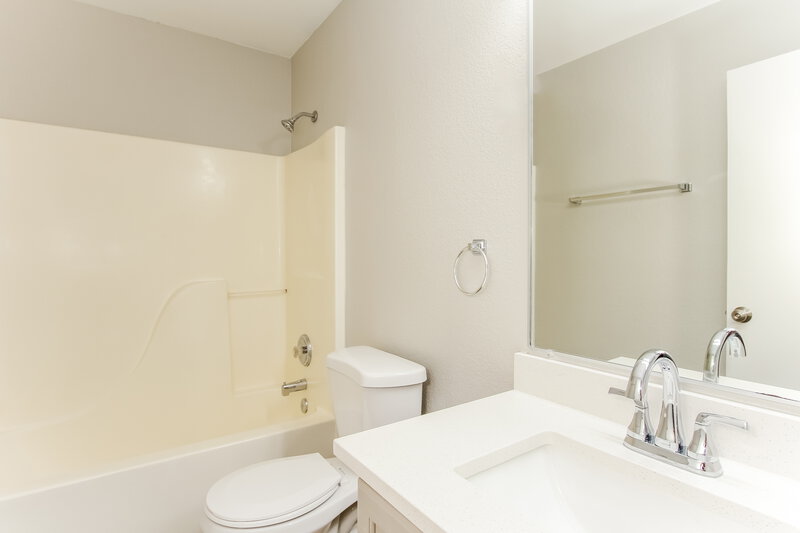 2,055/Mo, 2386 S Saint Thomas Aquinas Dr Tucson, AZ 85713 Main Bathroom View