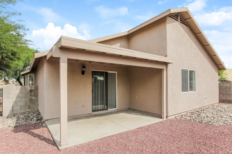 2,055/Mo, 2386 S Saint Thomas Aquinas Dr Tucson, AZ 85713 Rear View