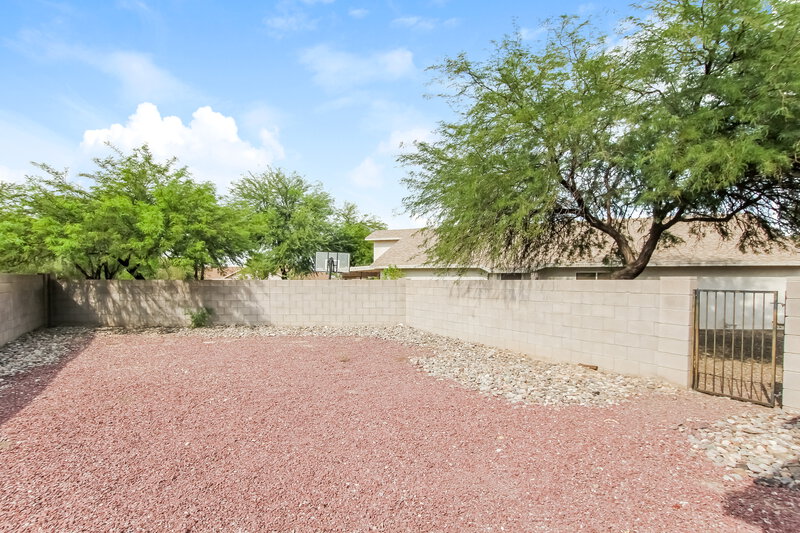 2,055/Mo, 2386 S Saint Thomas Aquinas Dr Tucson, AZ 85713 Exterior View