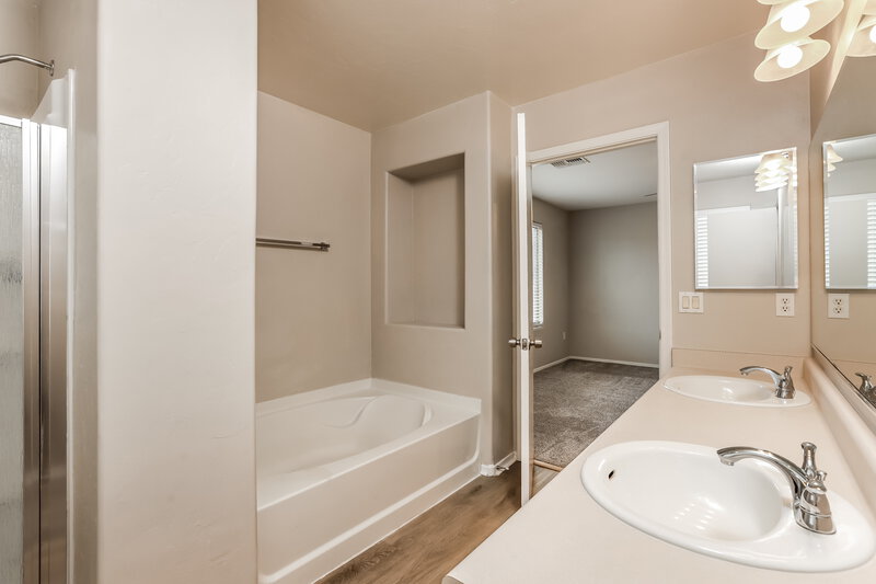 1,860/Mo, 3620 W Avenida del Mar Tucson, AZ 85746 Main Bathroom View 2