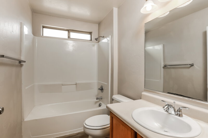 1,860/Mo, 3620 W Avenida del Mar Tucson, AZ 85746 Bathroom View