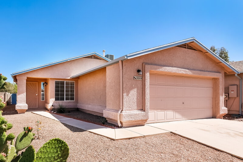 1,715/Mo, 9009 E Kinross Dr Tucson, AZ 85730 Front View