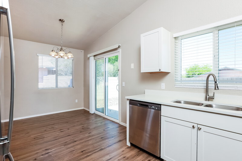 1,715/Mo, 9009 E Kinross Dr Tucson, AZ 85730 Kitchen View 2