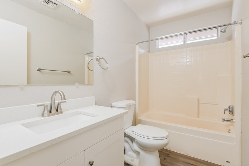 1,830/Mo, 9009 E Kinross Dr Tucson, AZ 85730 Bathroom View