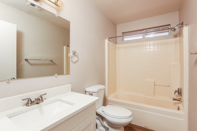 1,715/Mo, 9009 E Kinross Dr Tucson, AZ 85730 Bathroom View 3