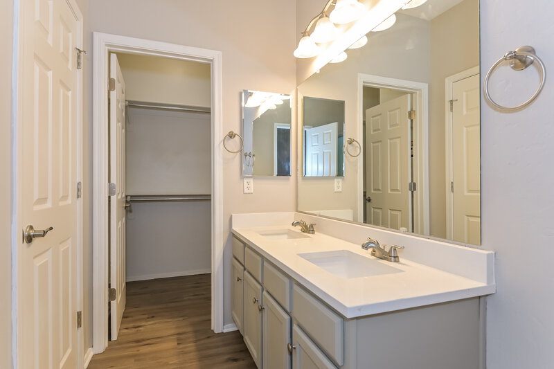1,840/Mo, 405 E Placita Nodo Sahuarita, AZ 85629 Main Bathroom View