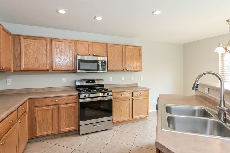 1,950/Mo, 641 W Emerald Key Drive Green Valley, AZ 85614 Kitchen View