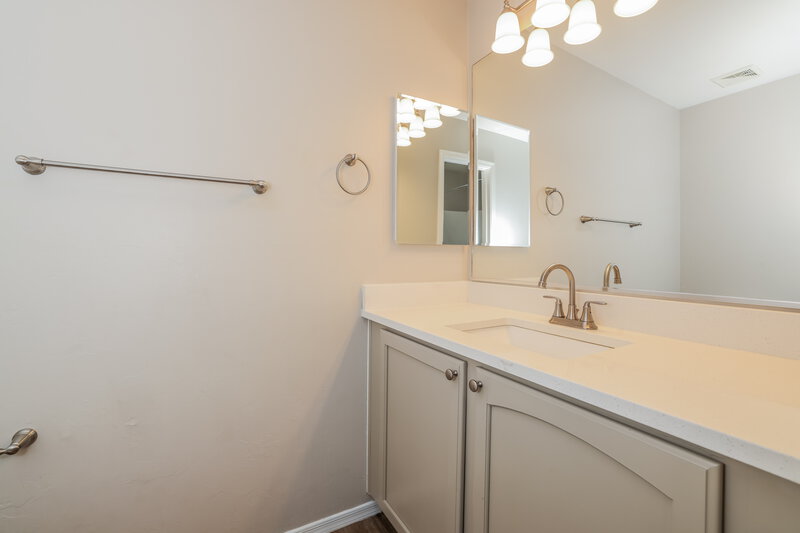 1,850/Mo, 853 W Calle Barranca Seca Green Valley, AZ 85614 Main Bathroom View