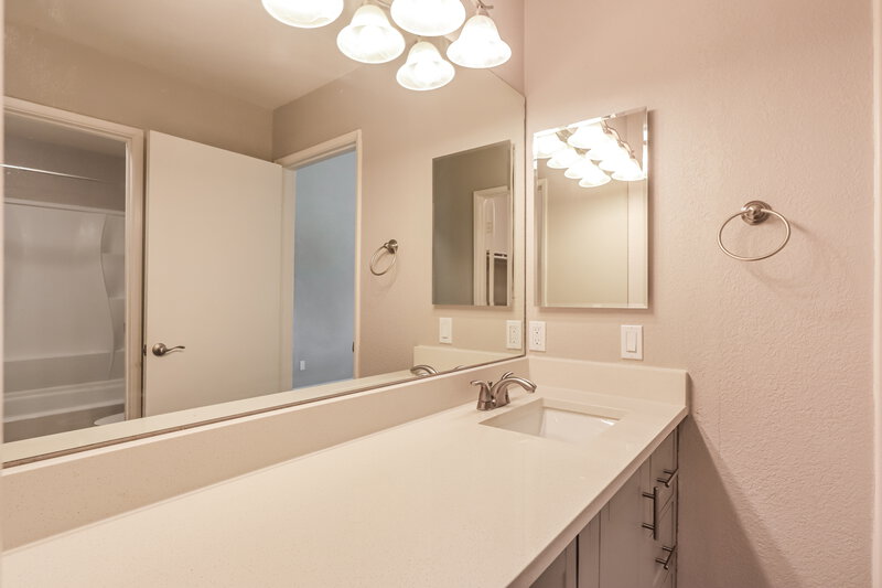 1,885/Mo, 2690 W Saddle Ranch Place Tucson, AZ 85745 Main Bathroom View