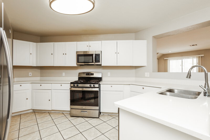 1,870/Mo, 1552 E Maryland Place Tucson, AZ 85706 Kitchen View
