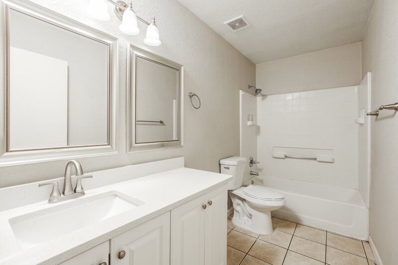 1,870/Mo, 1552 E Maryland Place Tucson, AZ 85706 Bathroom View