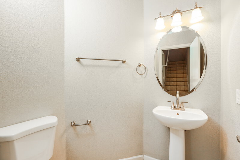 1,870/Mo, 1552 E Maryland Place Tucson, AZ 85706 Bathroom View 2