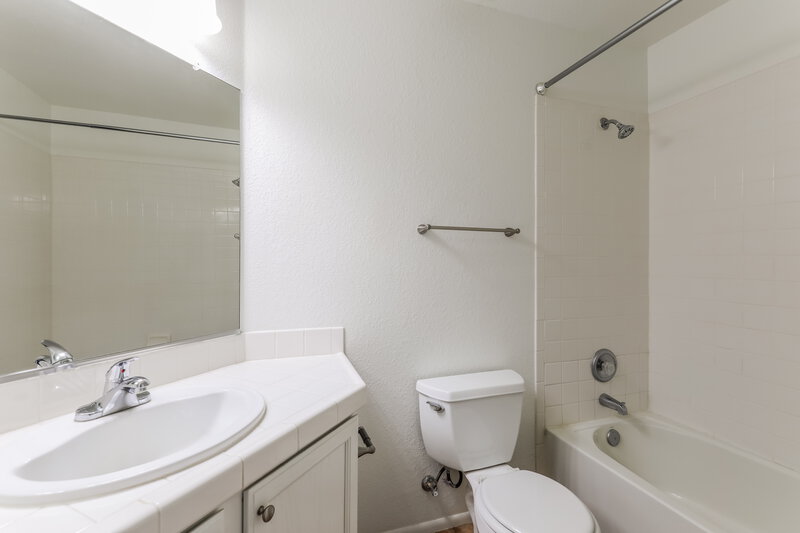 1,805/Mo, 9069 E Lippia St Tucson, AZ 85747 Bathroom View