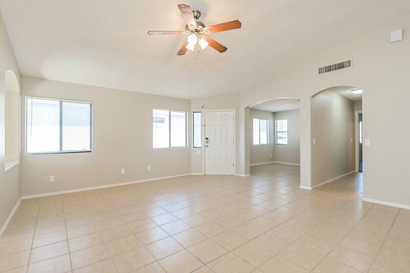 1,750/Mo, 1809 W Rue De La Montagne Tucson, AZ 85746 Living Room View