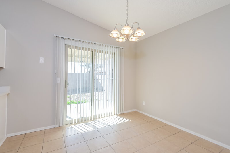 1,750/Mo, 1809 W Rue De La Montagne Tucson, AZ 85746 Dining Room View 2