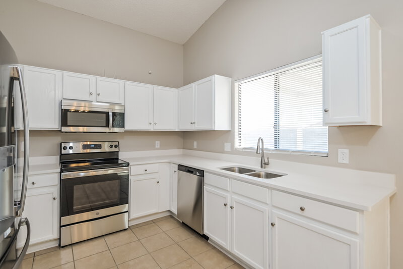 1,750/Mo, 1809 W Rue De La Montagne Tucson, AZ 85746 Kitchen View